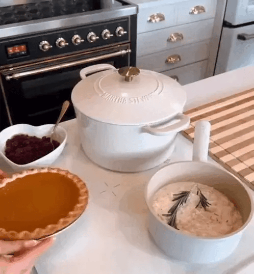 Foldable Food Warmer flexible silicone heating mat—foldable, stain-resistant, easy to clean for kitchen use